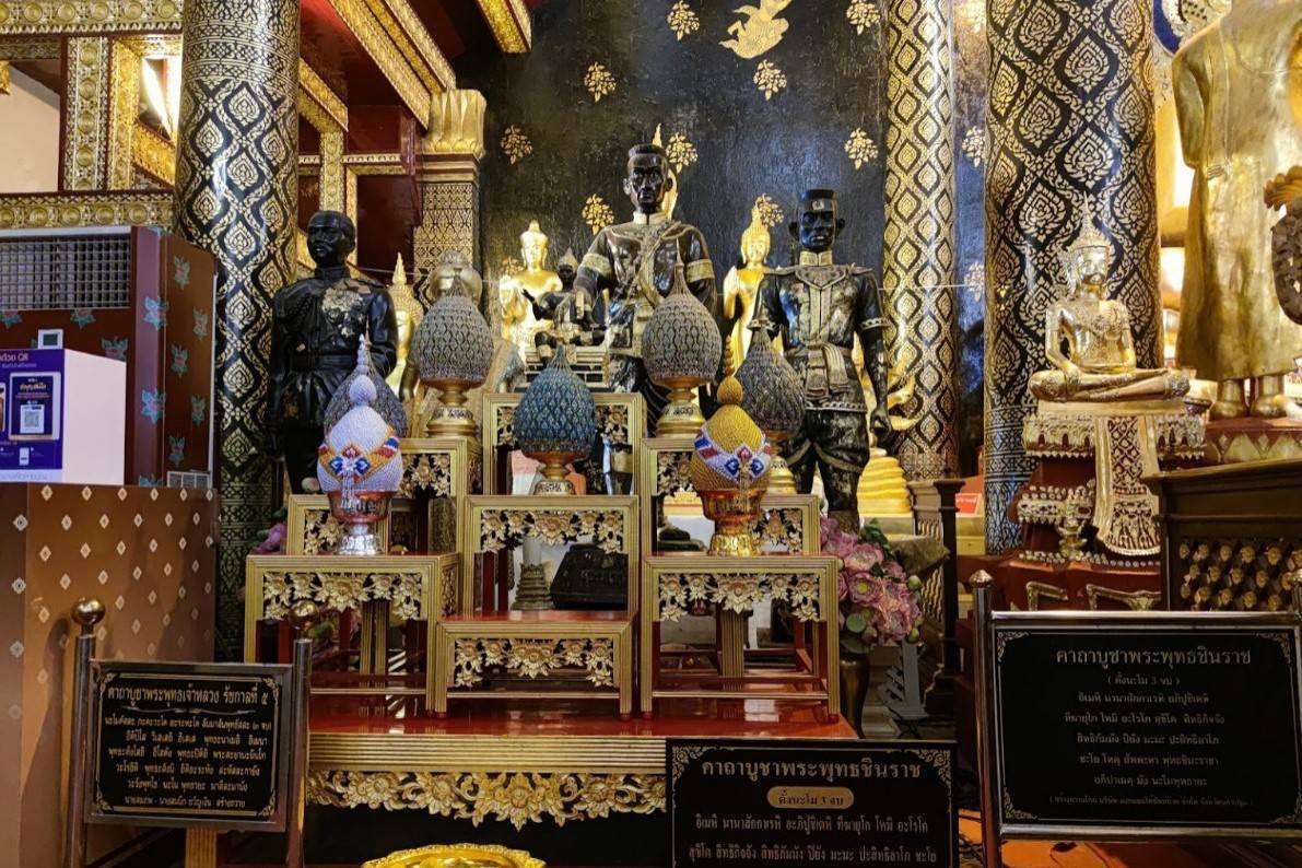 Phra-Buddha-Chinnarat-National-Museum-2