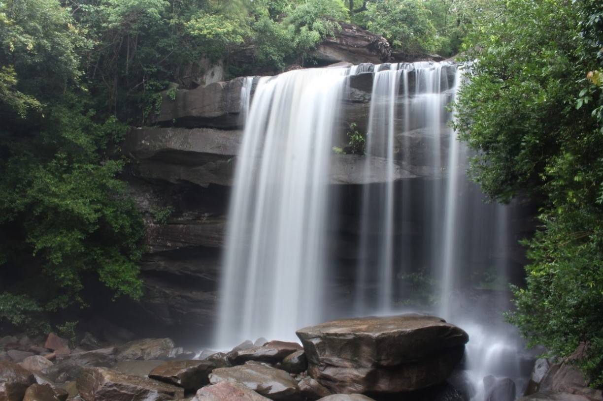 Thung-Na-Mueang-Waterfall-2