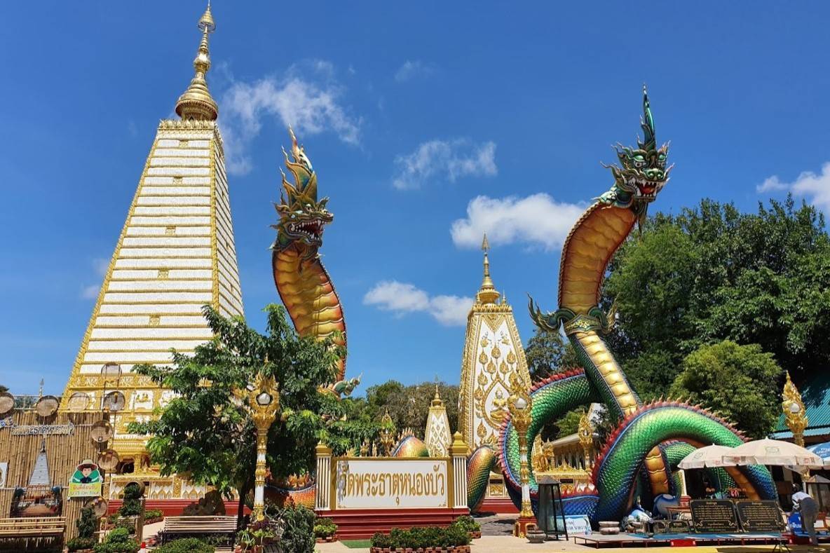 Wat-Phrathat-Nong-Bua-1