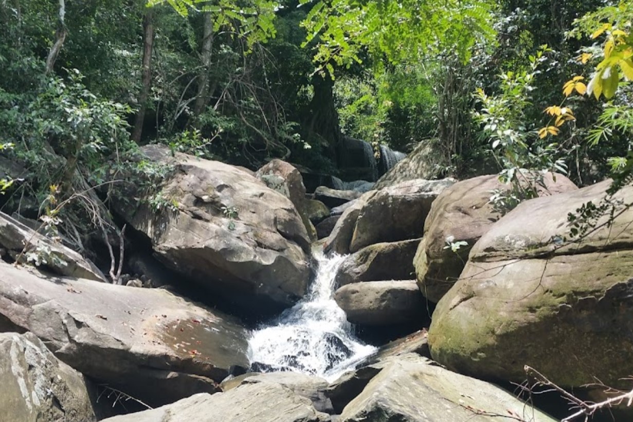 Pha-Nang-Khoi-Waterfall-1
