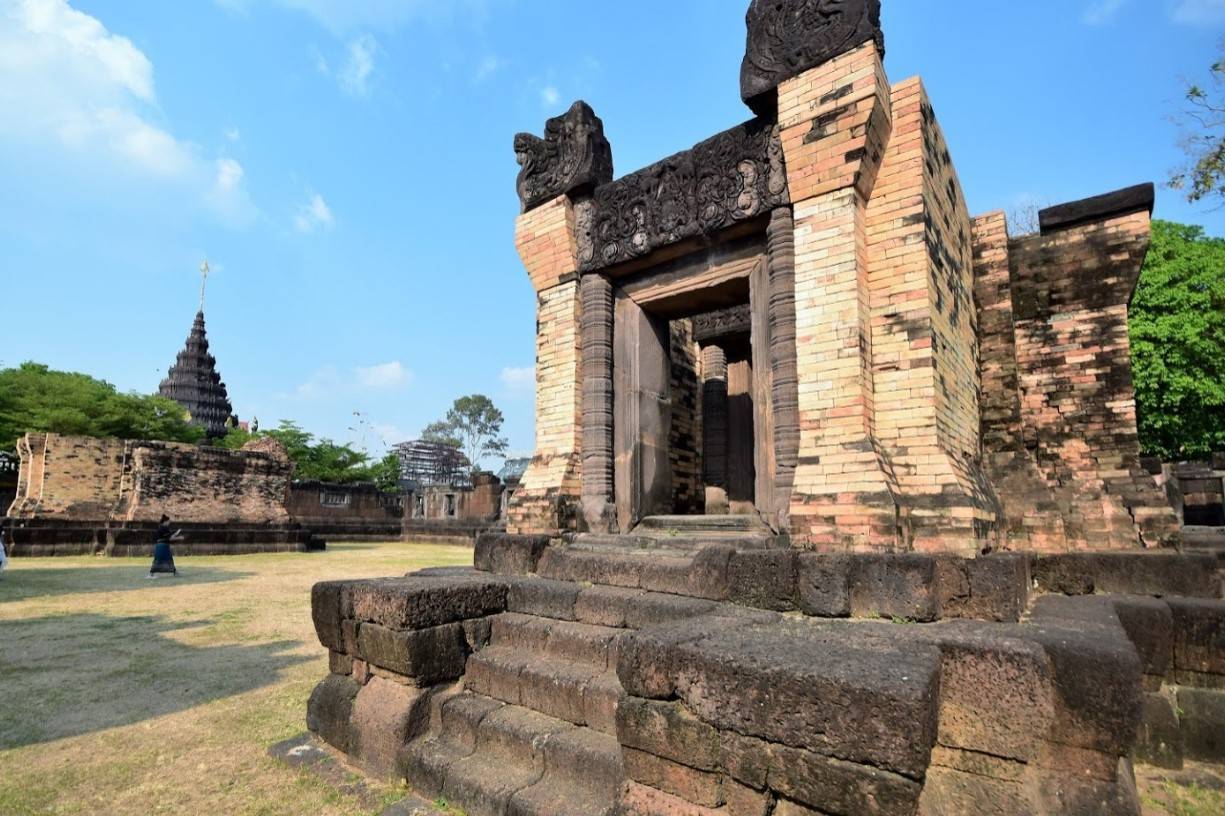 Prasat-Wat-Sa-Kamphaeng-Yai-2