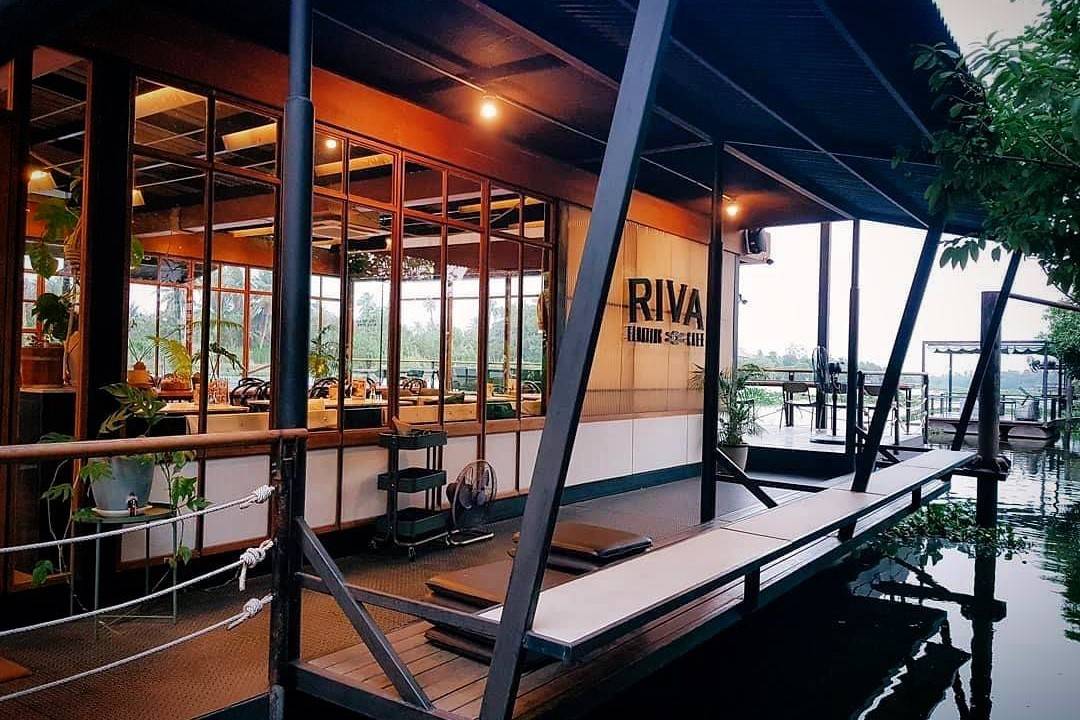 RIVA-Floating-Cafe-3