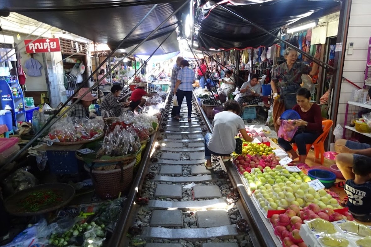 Rom-Hub-Market-Maeklong-Market-3