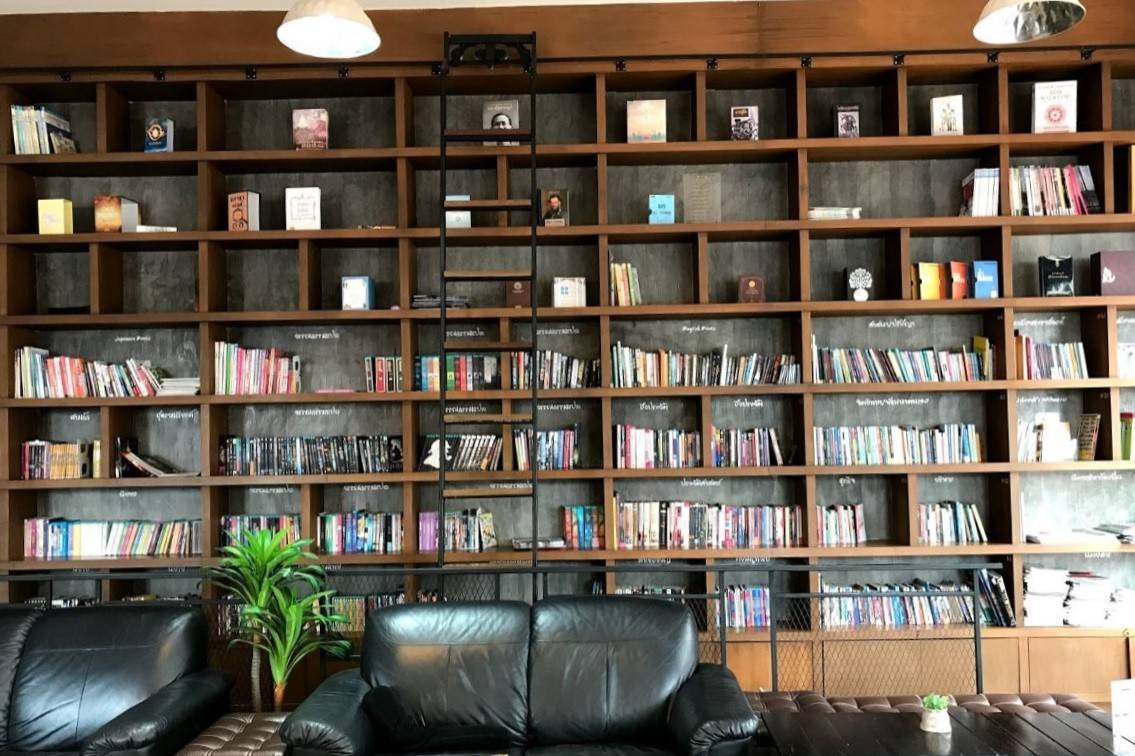The-Library-Cafe-Buriram-2