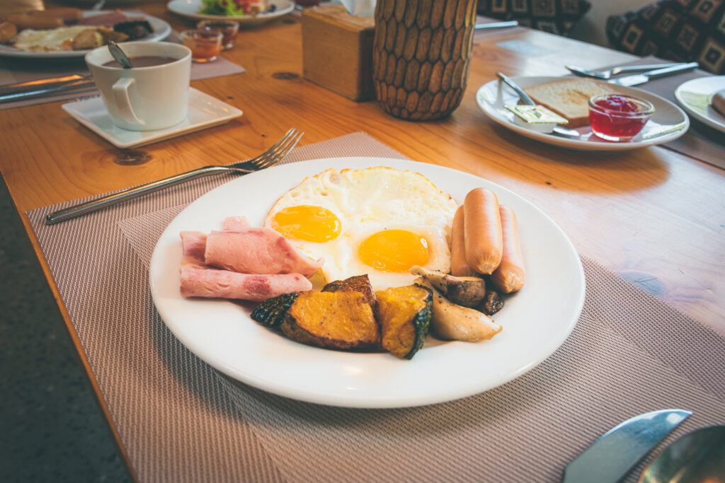 Breakfast-the-peri-hotel-khoayai