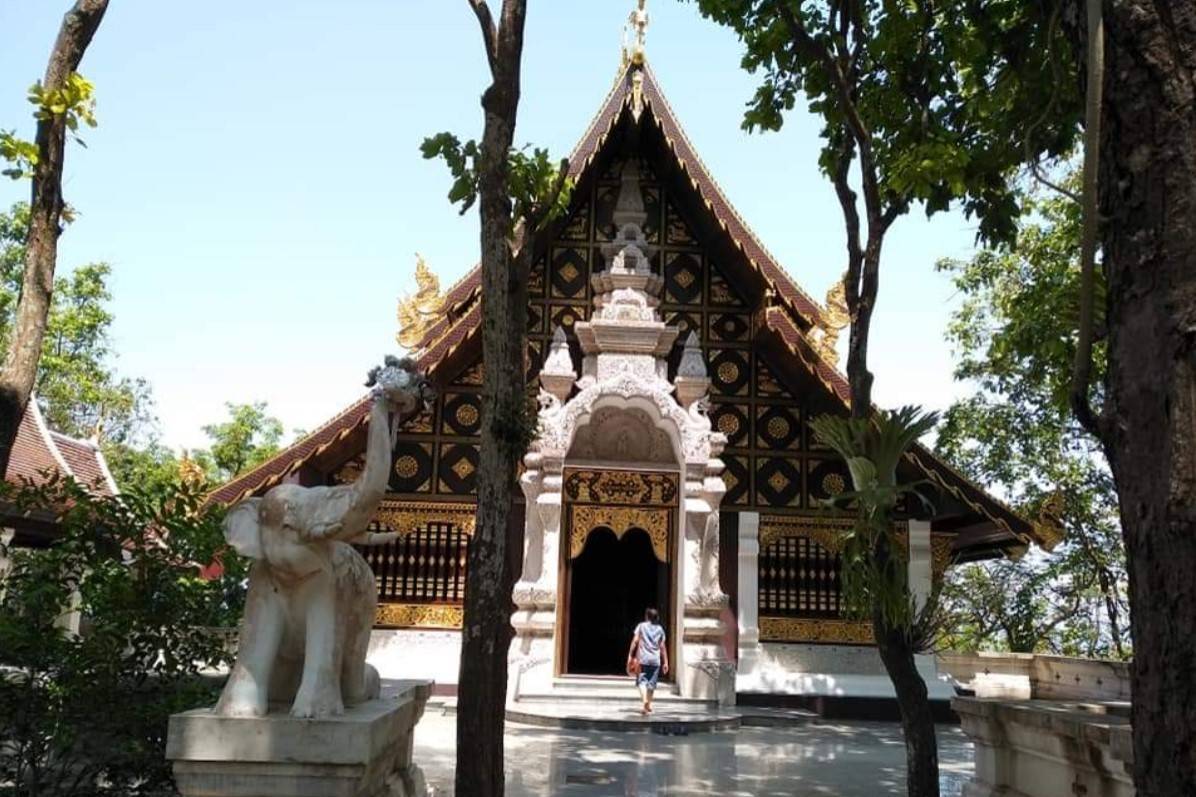 Wat-Analayo-2
