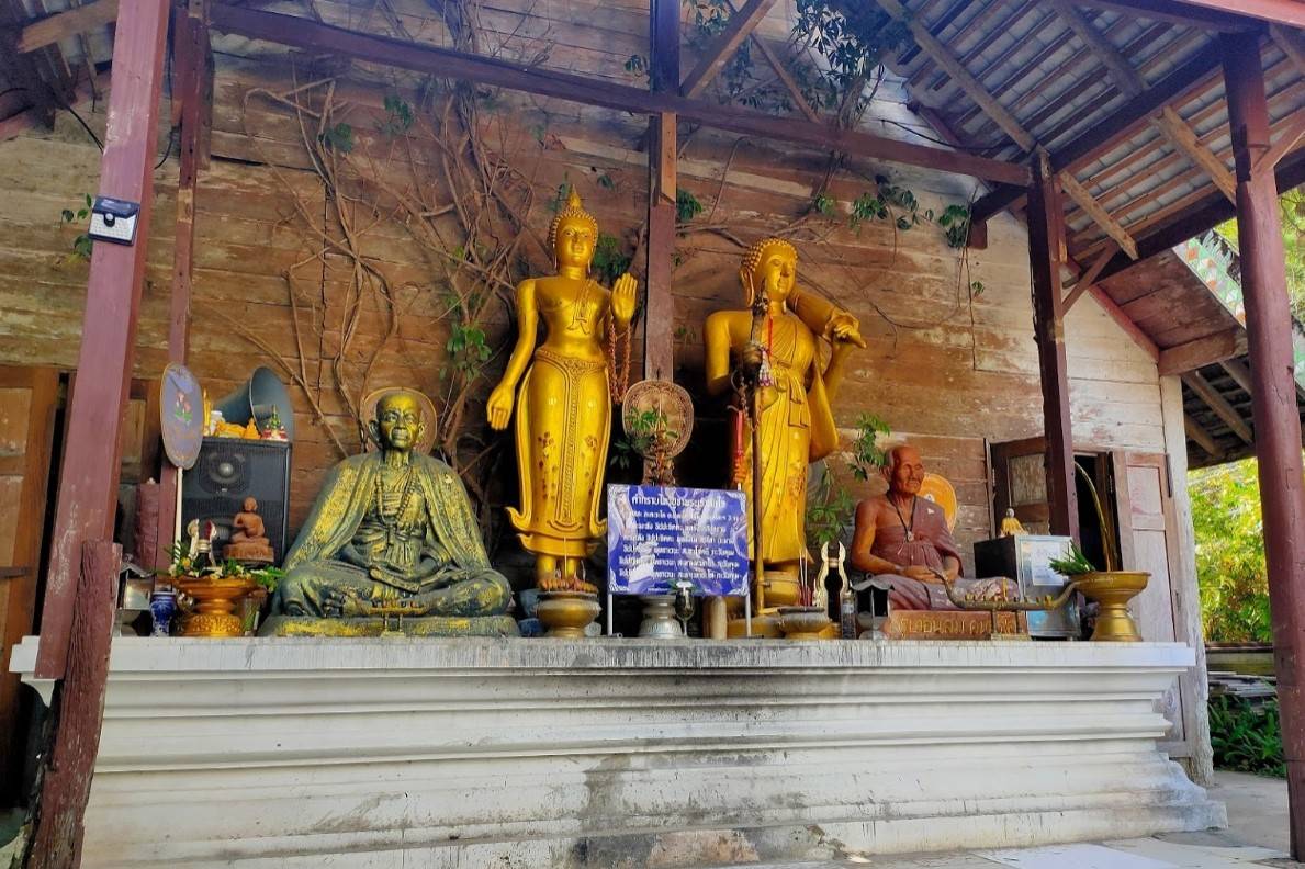 Wat-Kantrapruksa-Wat-Mae-Kampong-3