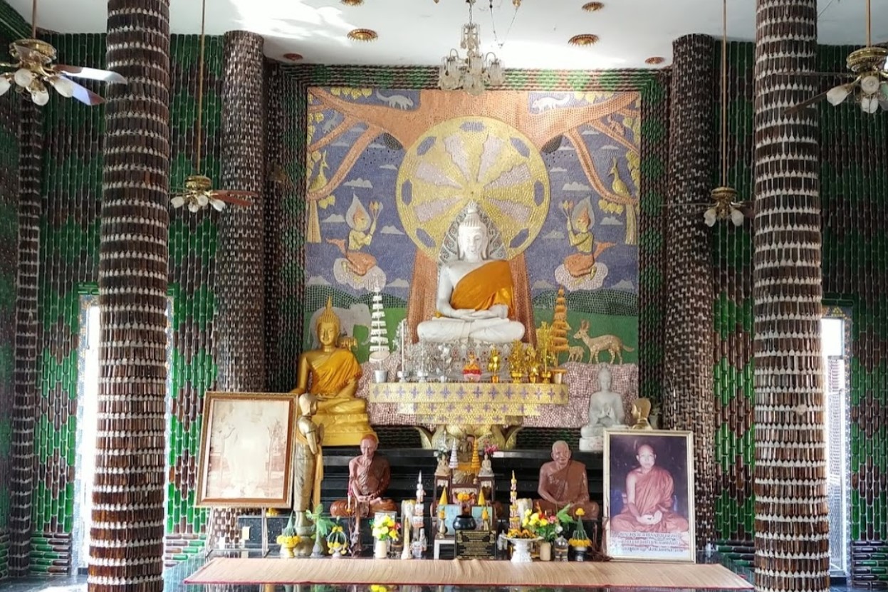 Wat-Pa-Maha-Chedi-Kaew-2