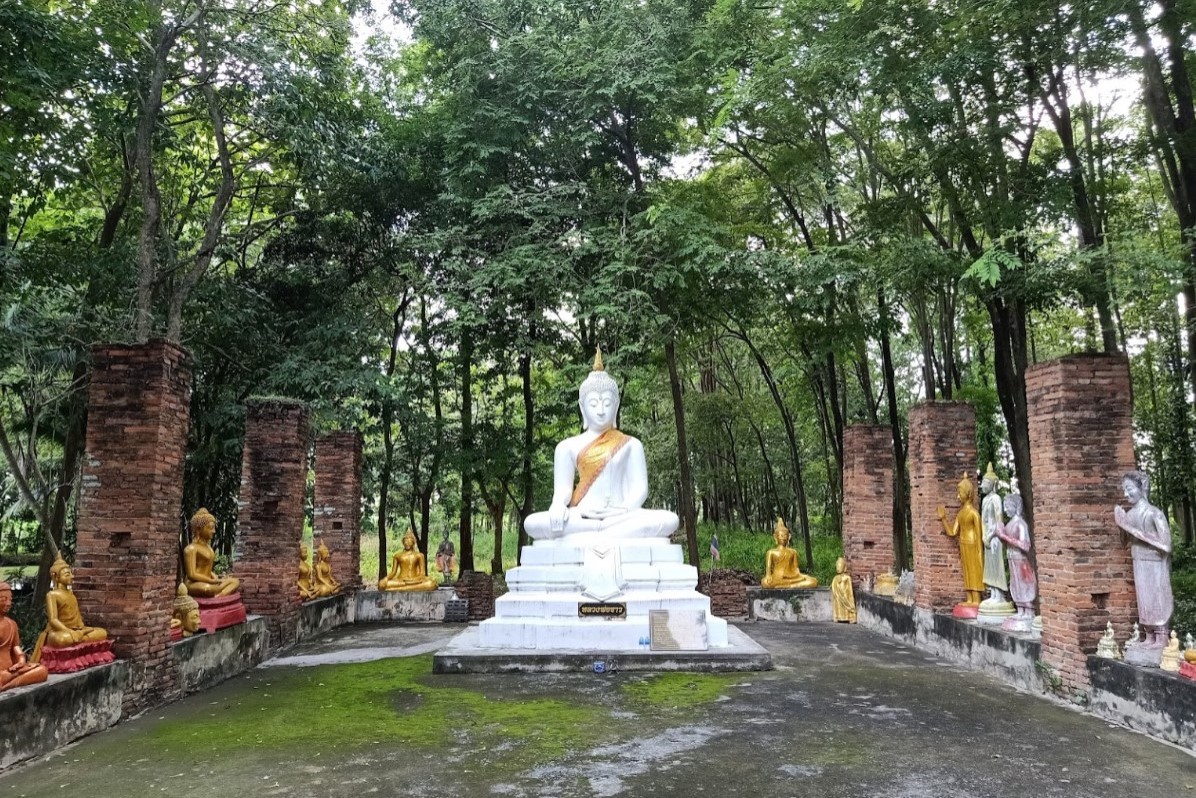 Wat-Phra-Kaew-Chai-Nat-2