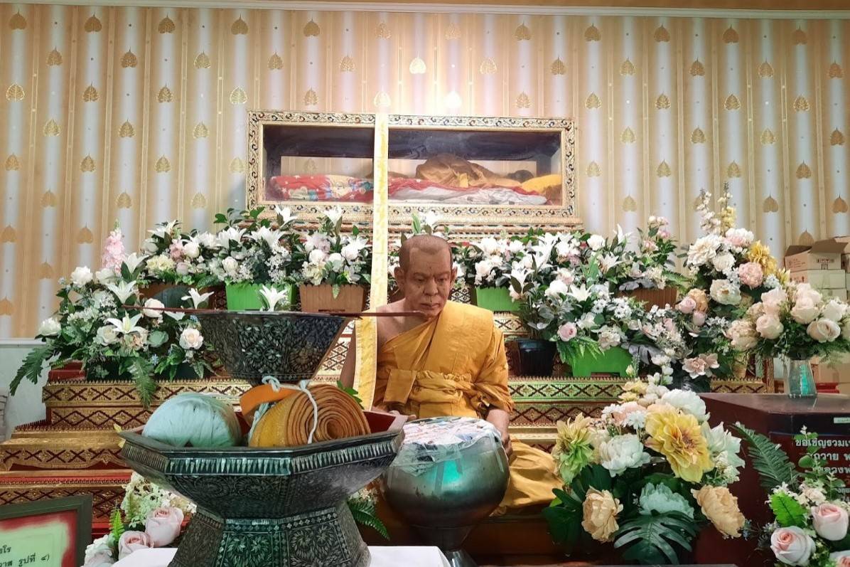 Wat-Phra-Si-Arn-2