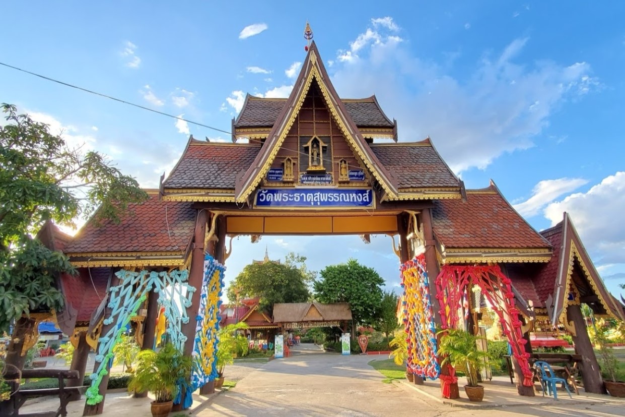 Wat-Phra-That-Suphannahong-2