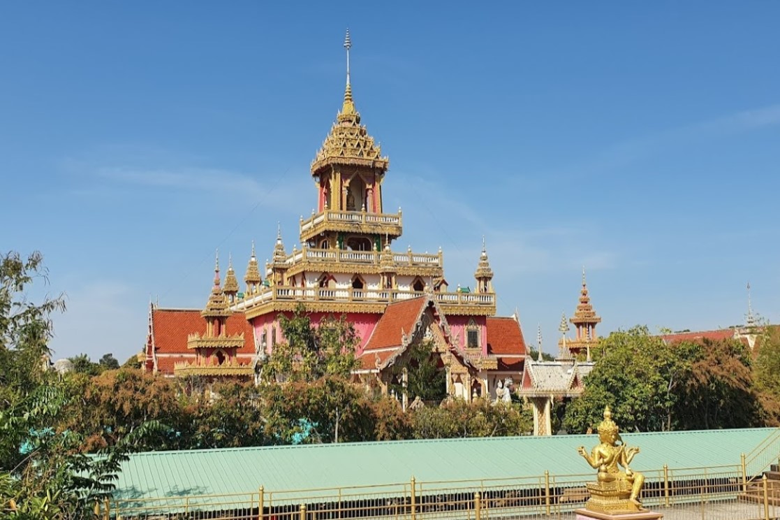 Wat-Phrathat-Rueang-Rong-1