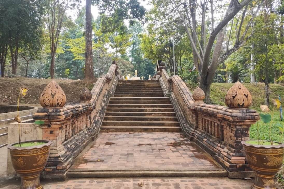 Wat-Phra-That-Doi-Chom-Thong-4